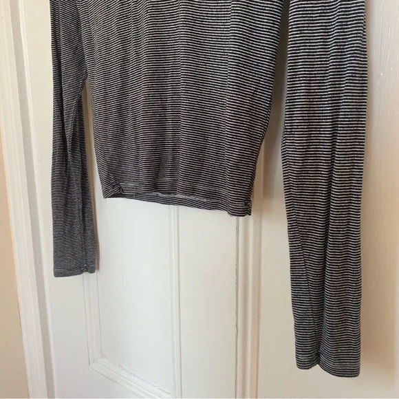✨3/$15✨ American Eagle Stripped Long Sleeve - Picture 2 of 7